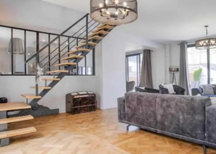 House For 18 People With Cinema Place Morny