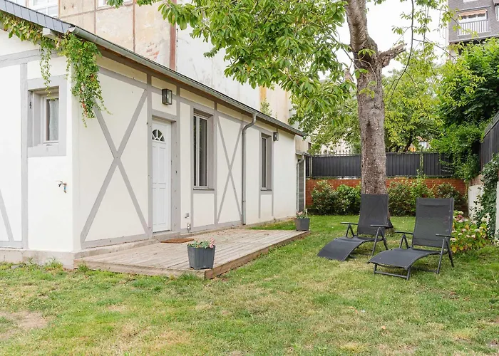 House For 18 People With Cinema Place Morny